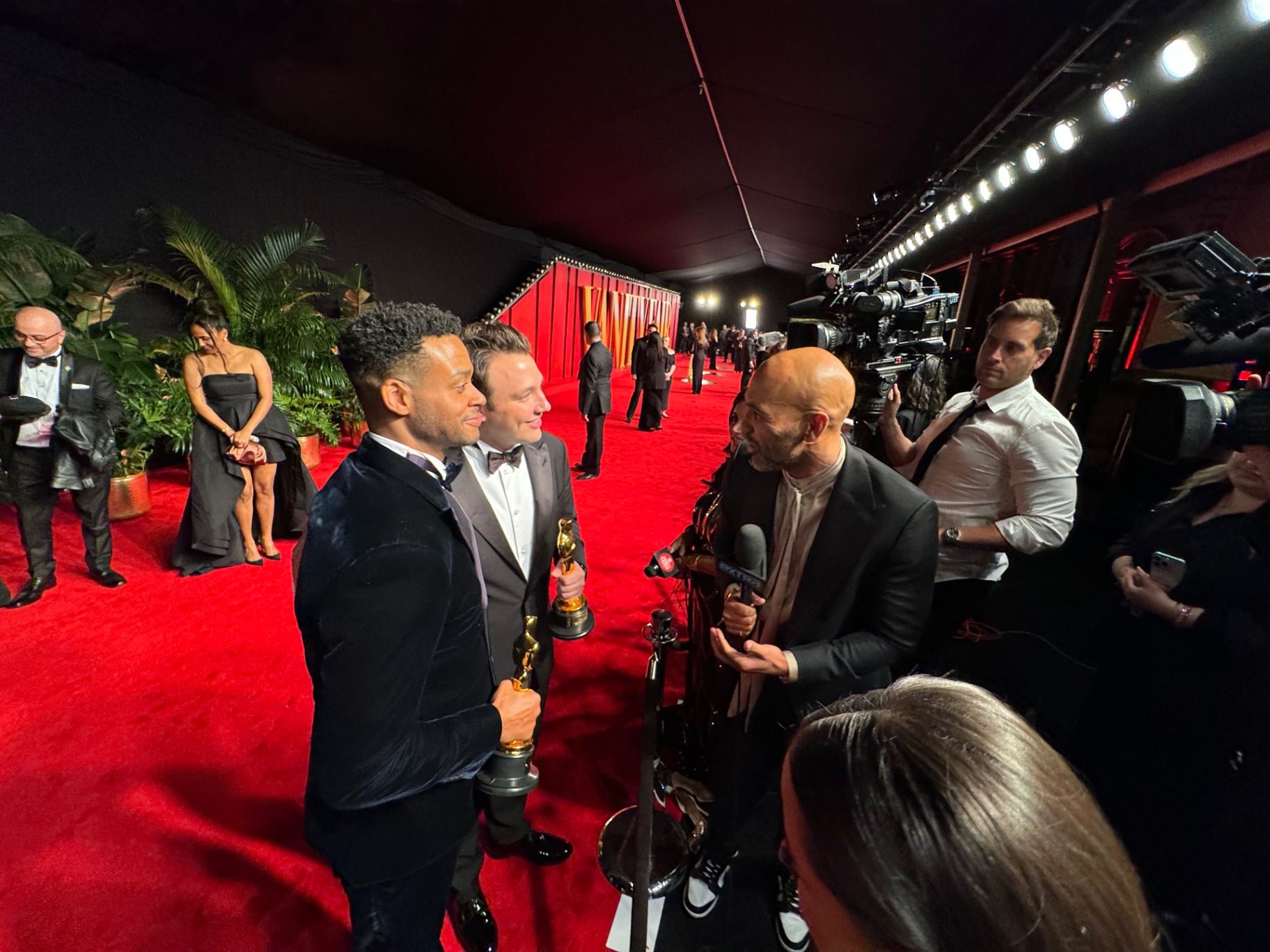Oscar winners hold their statuettes during a red-carpet interview at the Governors Ball.